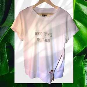 Peace Love World “Good Things Await You” Zip Tee S